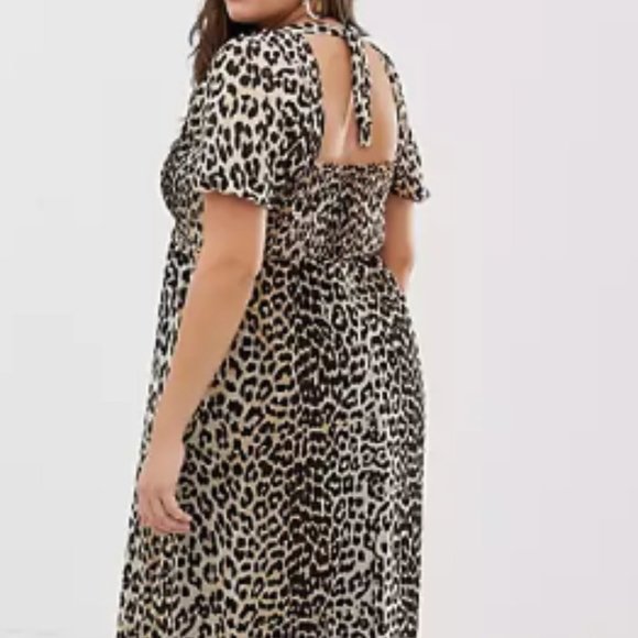 ASOS DESIGN Curve shirred bustier maxi dress with puff  sleeve in animal… - Picture 5 of 11